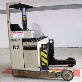 E393 - Schubmast-Gebrauchtstapler (mit neuer Batterie)