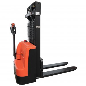 04700548 - Elektro Stapler, Tragkraft 1,5to, Hubhöhe 2500mm